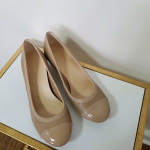 New COLE HAAN beige patent leather wedge flats 8B